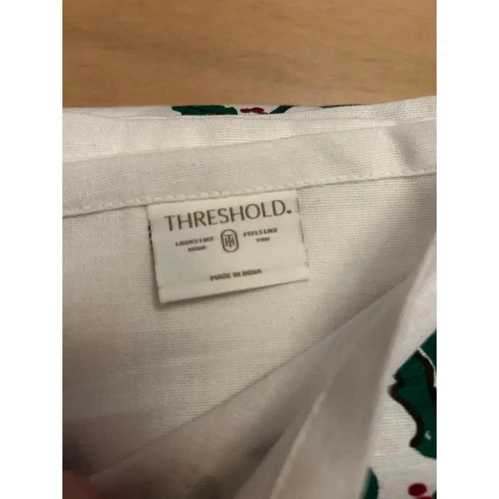 New Threshold Christmas🎄Holly Leaf🍃Print Tablecloth Rectangular size 60”x104”